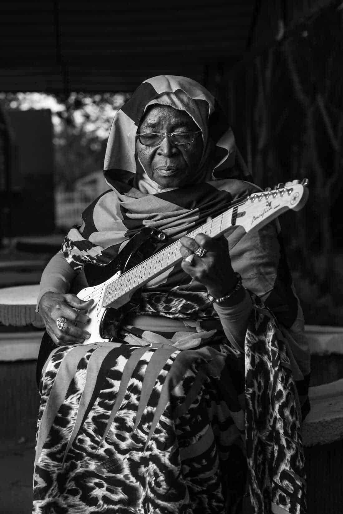 third place winer - United Arab Emirates - sudan first woman guitarist