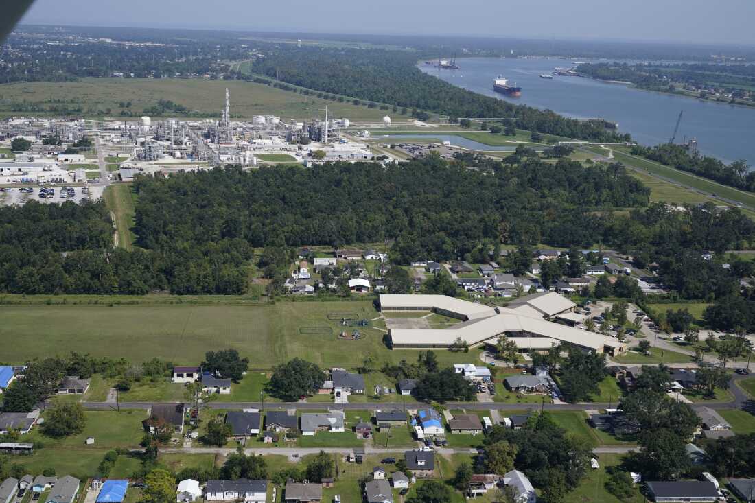 The Trump administration is targeting environmental justice programs aimed at helping poor communities like Louisiana’s Cancer Alley that have been disproportionately exposed to pollution. In Reserve, La., the Fifth Ward Elementary School and residential neighborhoods sit near a plant that makes synthetic rubber, emitting chloroprene, which the Environmental Protection Agency lists as a likely carcinogen.