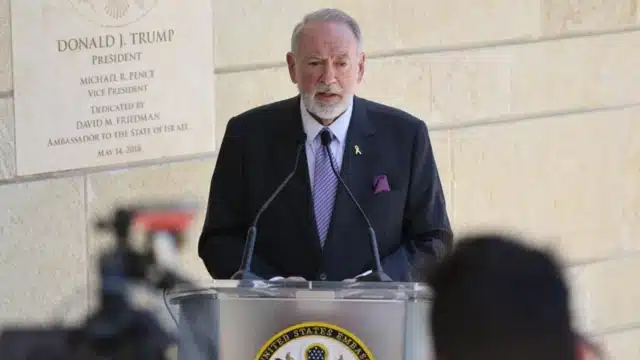 السفير الأمريكي لدى إسرائيل هاكابي، خلال حديثه مع صحفيين في القدس