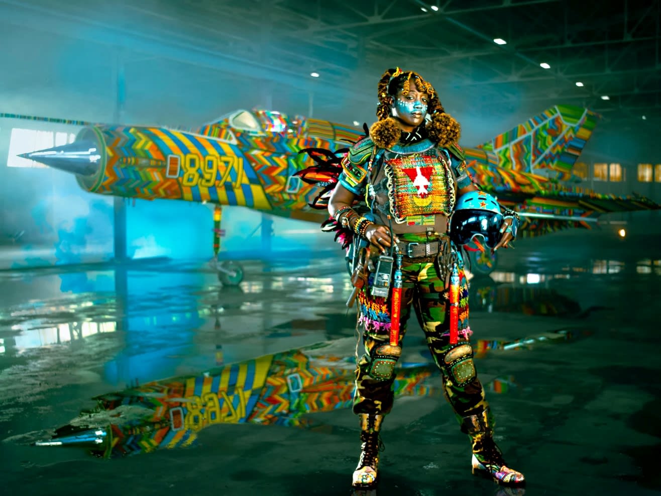 فنان يستخدم 35 مليون خرزة لتزيين طائرة نفاثة