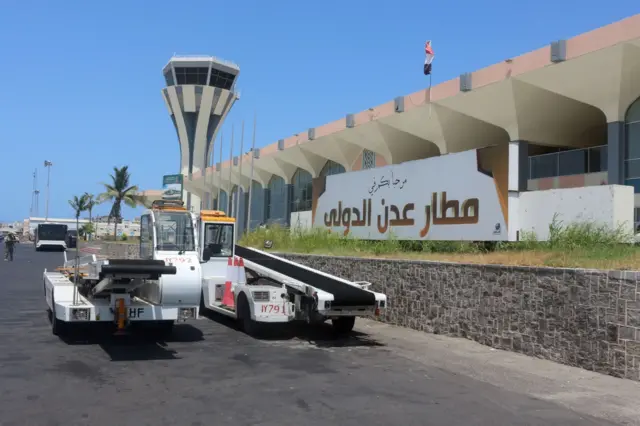 مطار عدن في مدينة عدن اليمنية الساحلية على البحر الأحمر