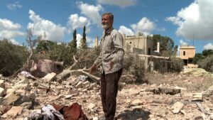 Families Return to Rubble in Southern Lebanon