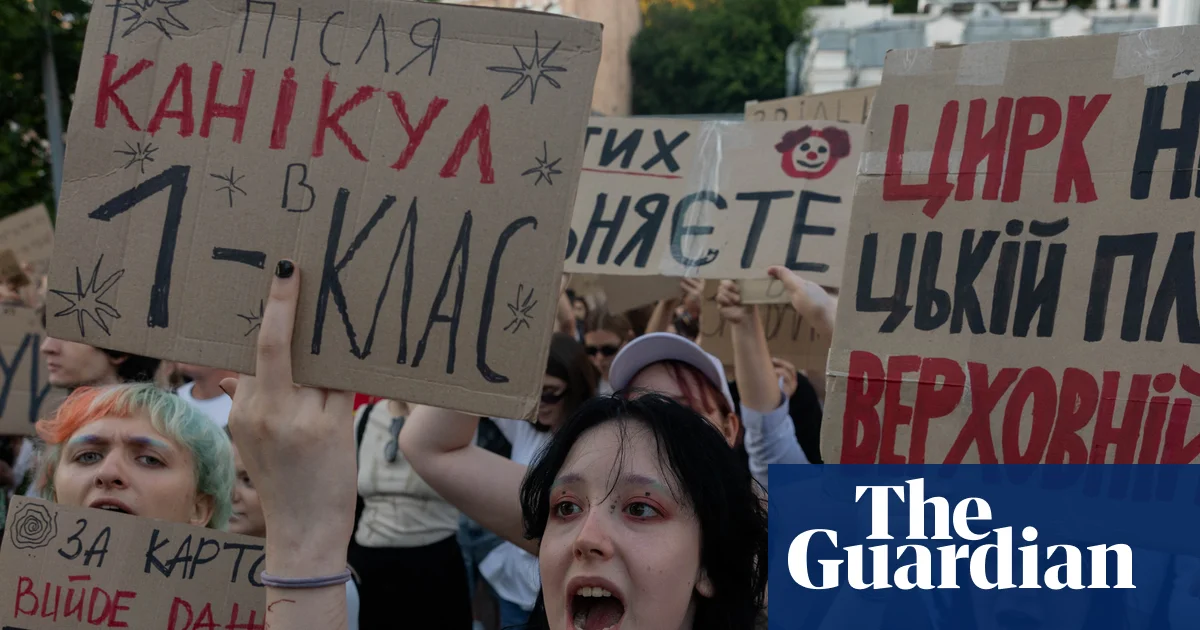 People protesting outside the presidential office in Kyiv over the dismissal of defence minister Mykhailo Fedorov