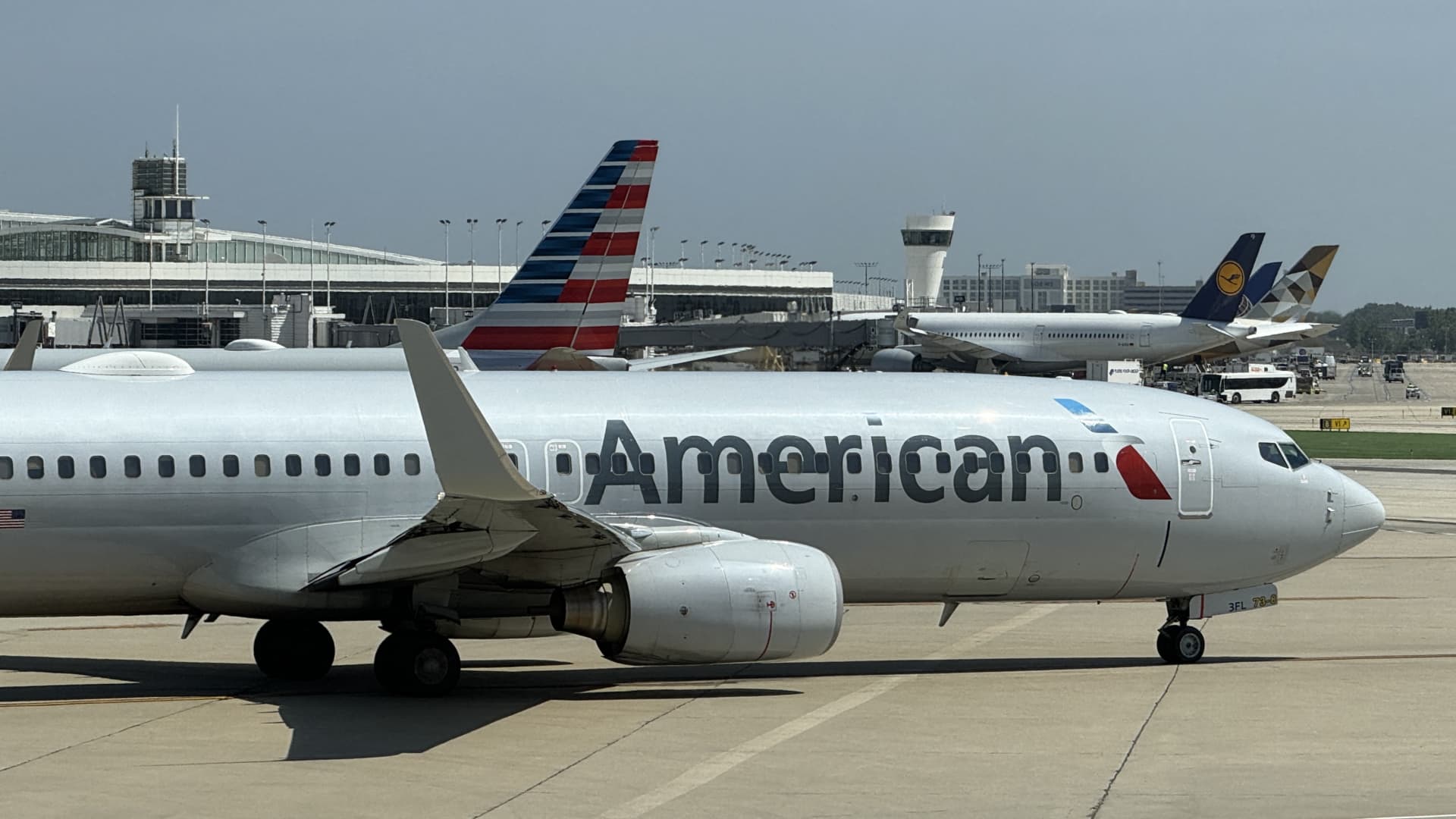 American Limits Free Business Upgrades on Long Domestic Routes