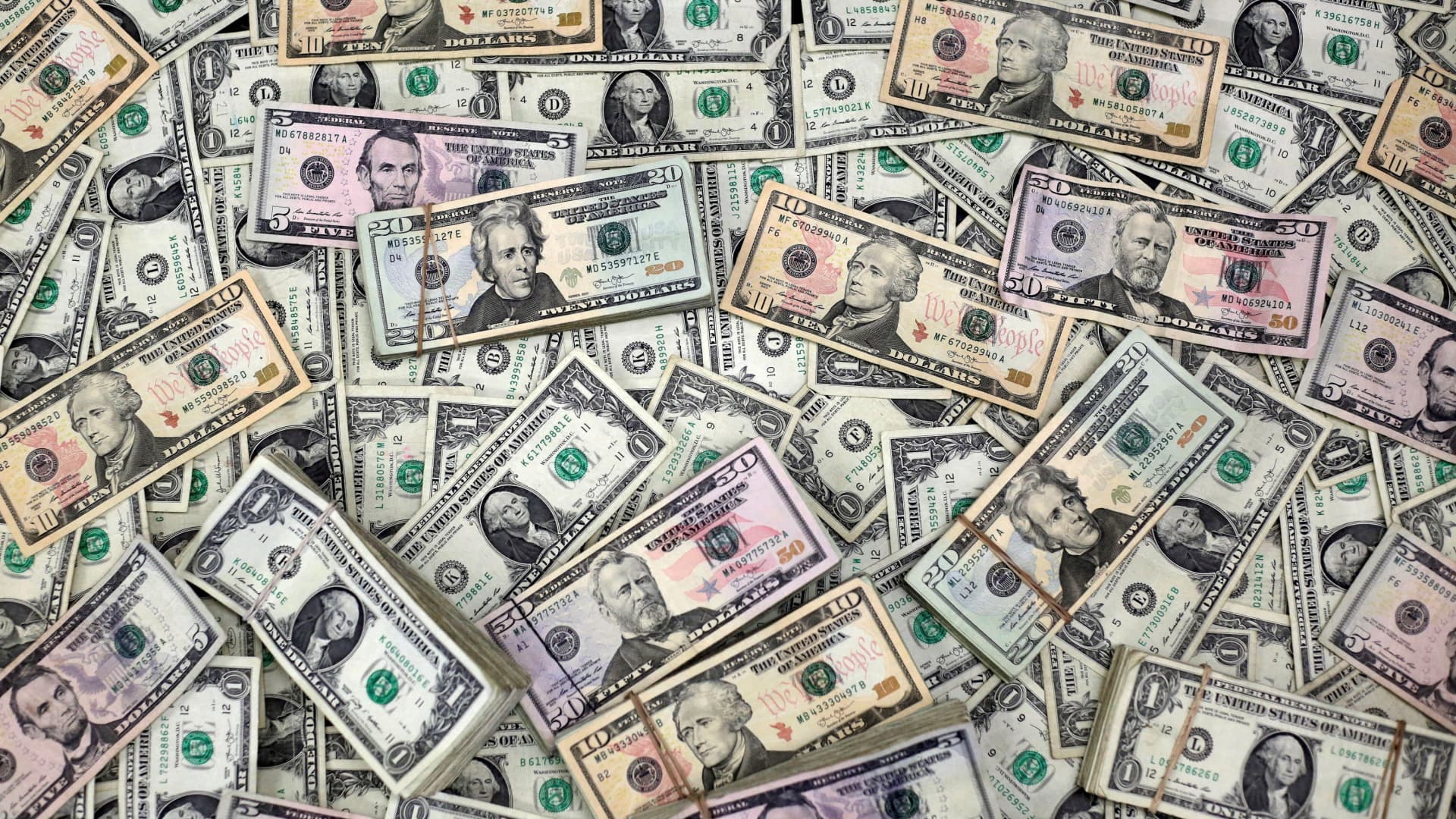 Investors Shift Safety Holdings to Ultra-Short Bond Funds