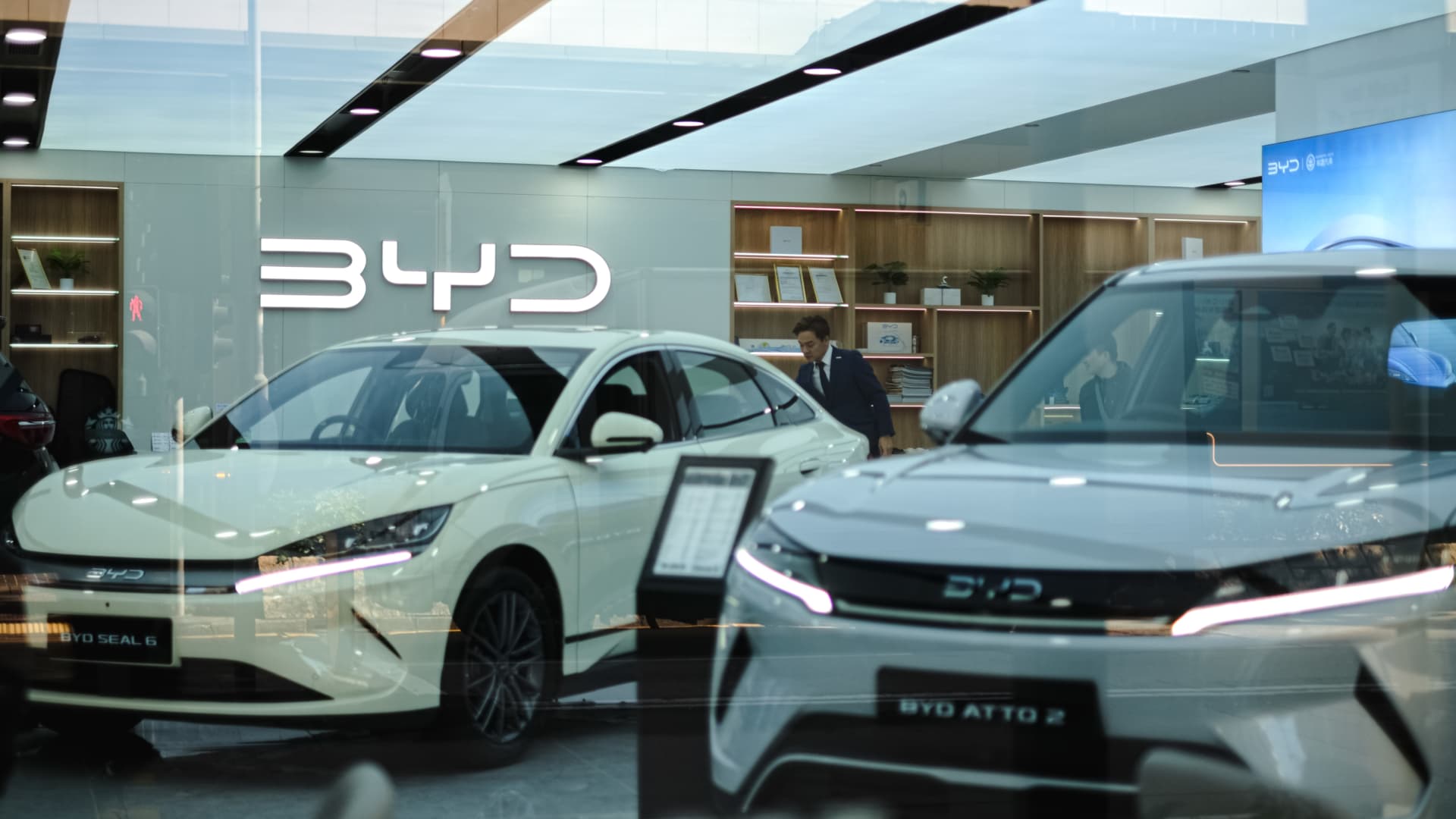 BYD Shares Fall After First-Half Profit Decline