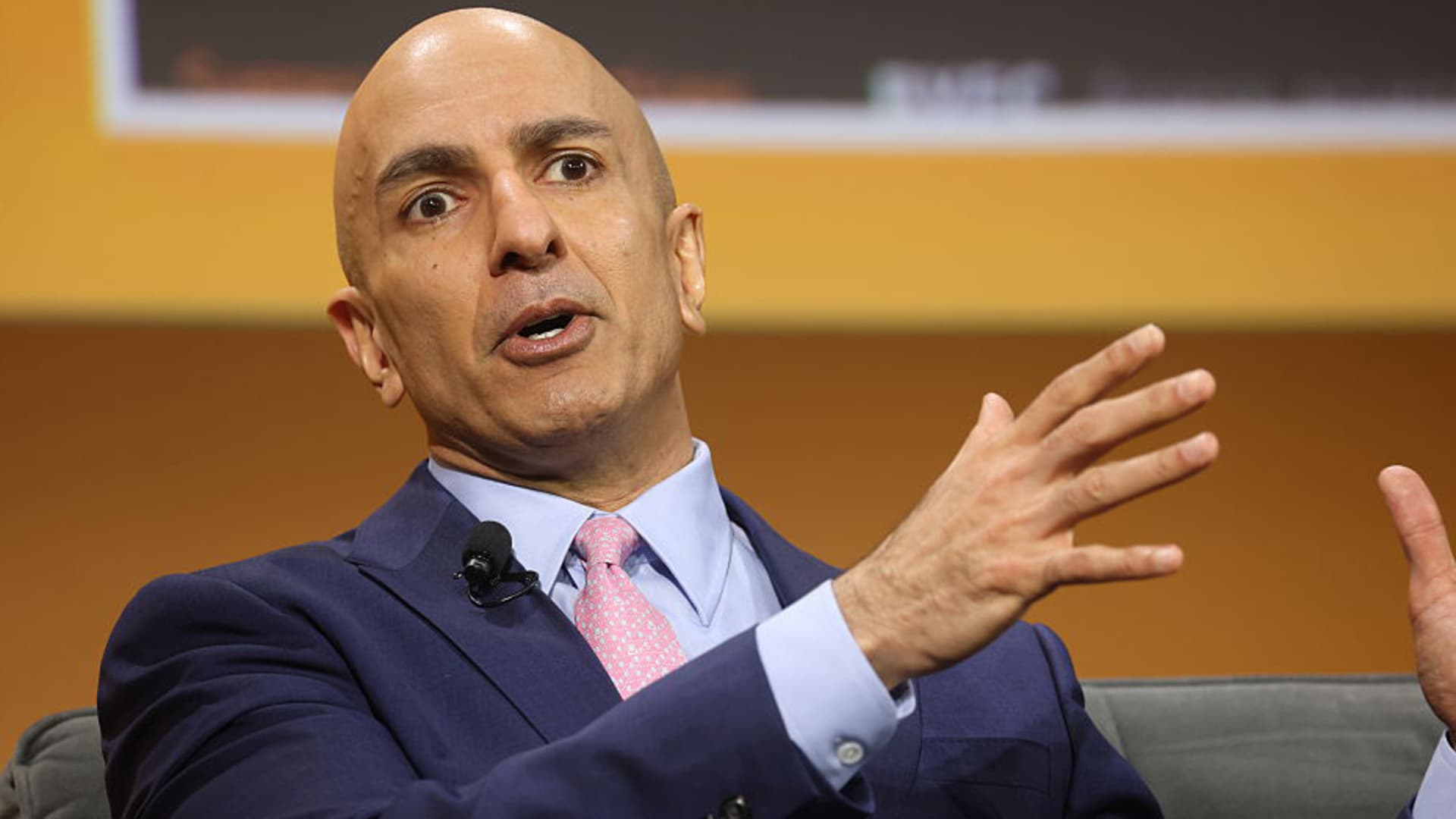 Kashkari Urges Gradual Fed Rate Increases