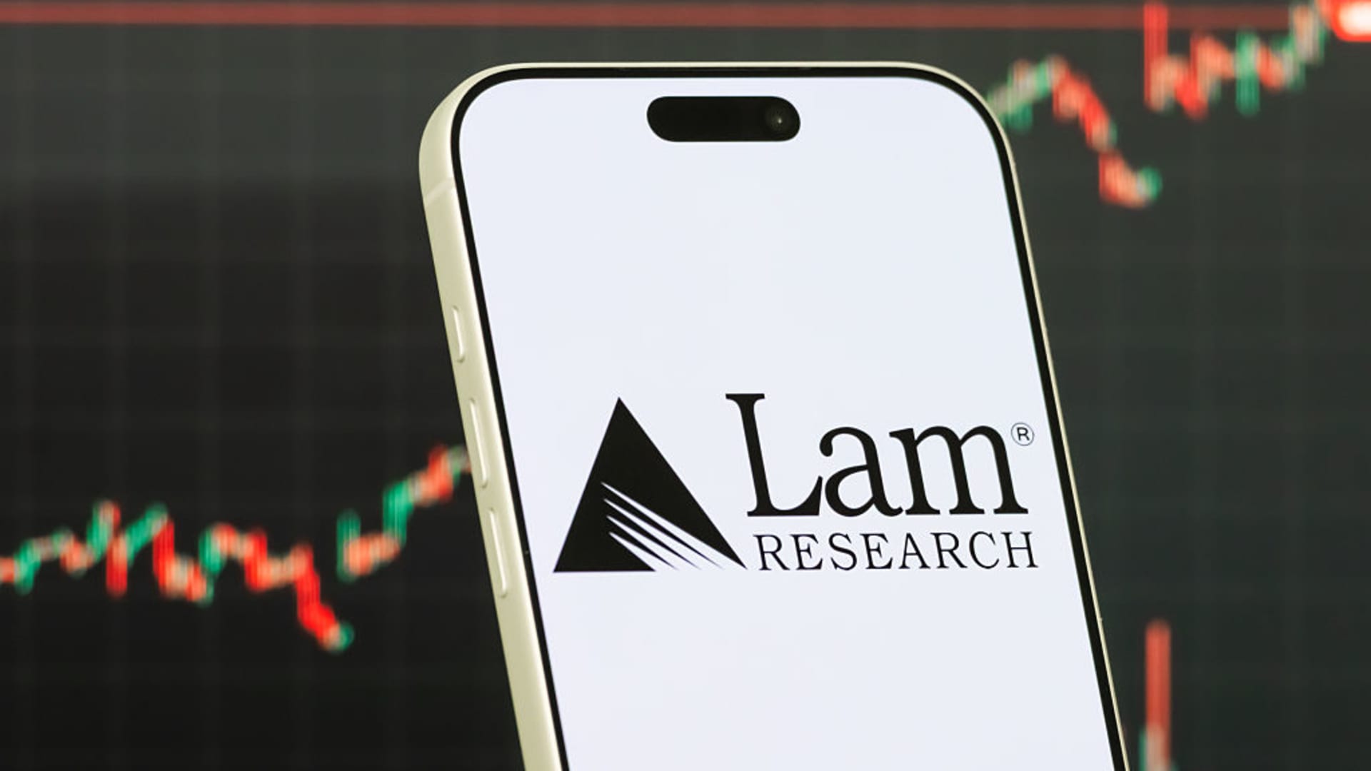 Analysts Back Palantir, Amazon and Lam Research