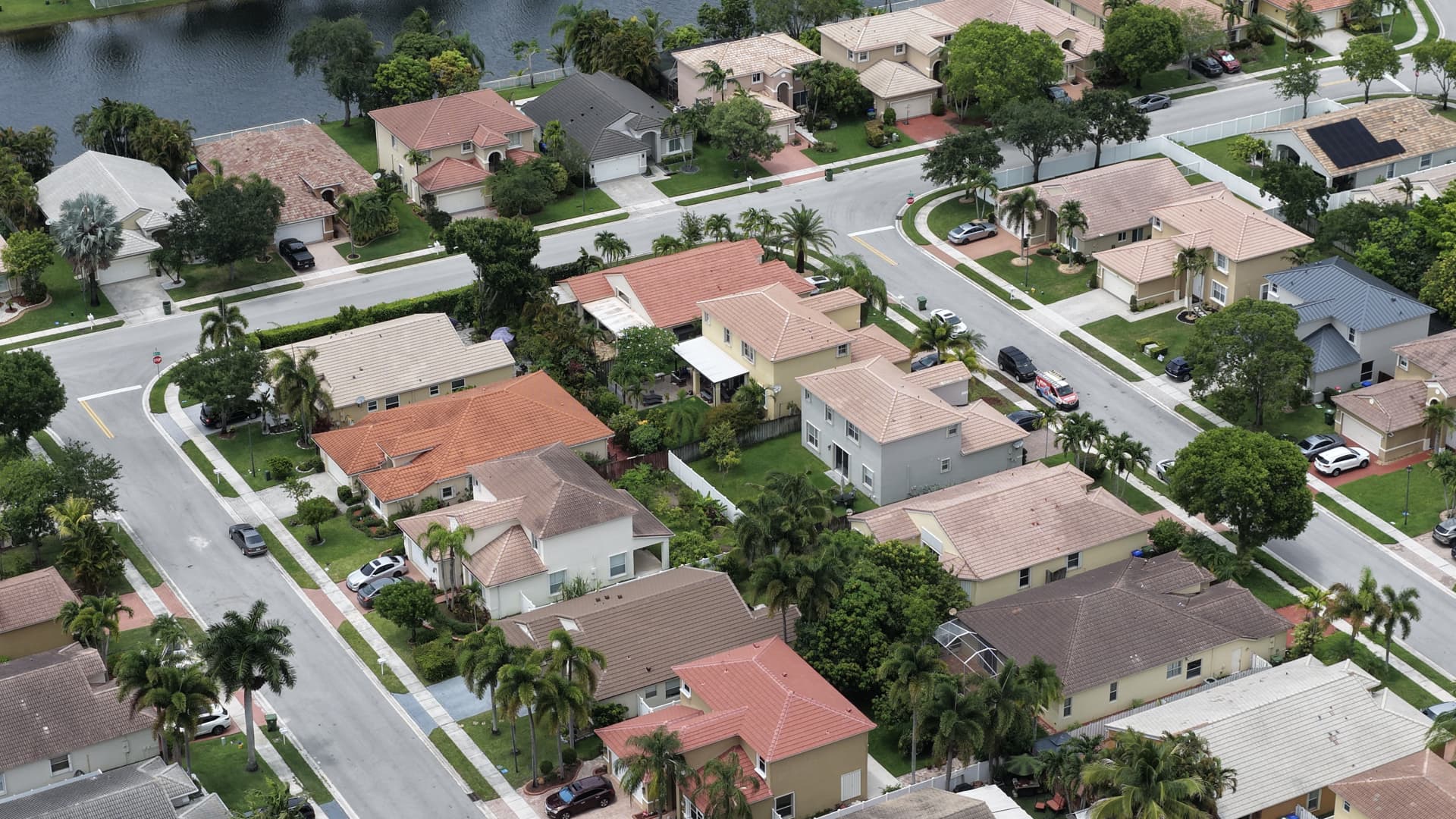 Mortgage Demand Stalls as Rates Hold at 6.77%