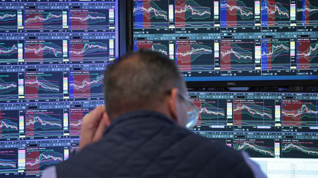 Rate Uncertainty Lifts Interest in CLO ETFs