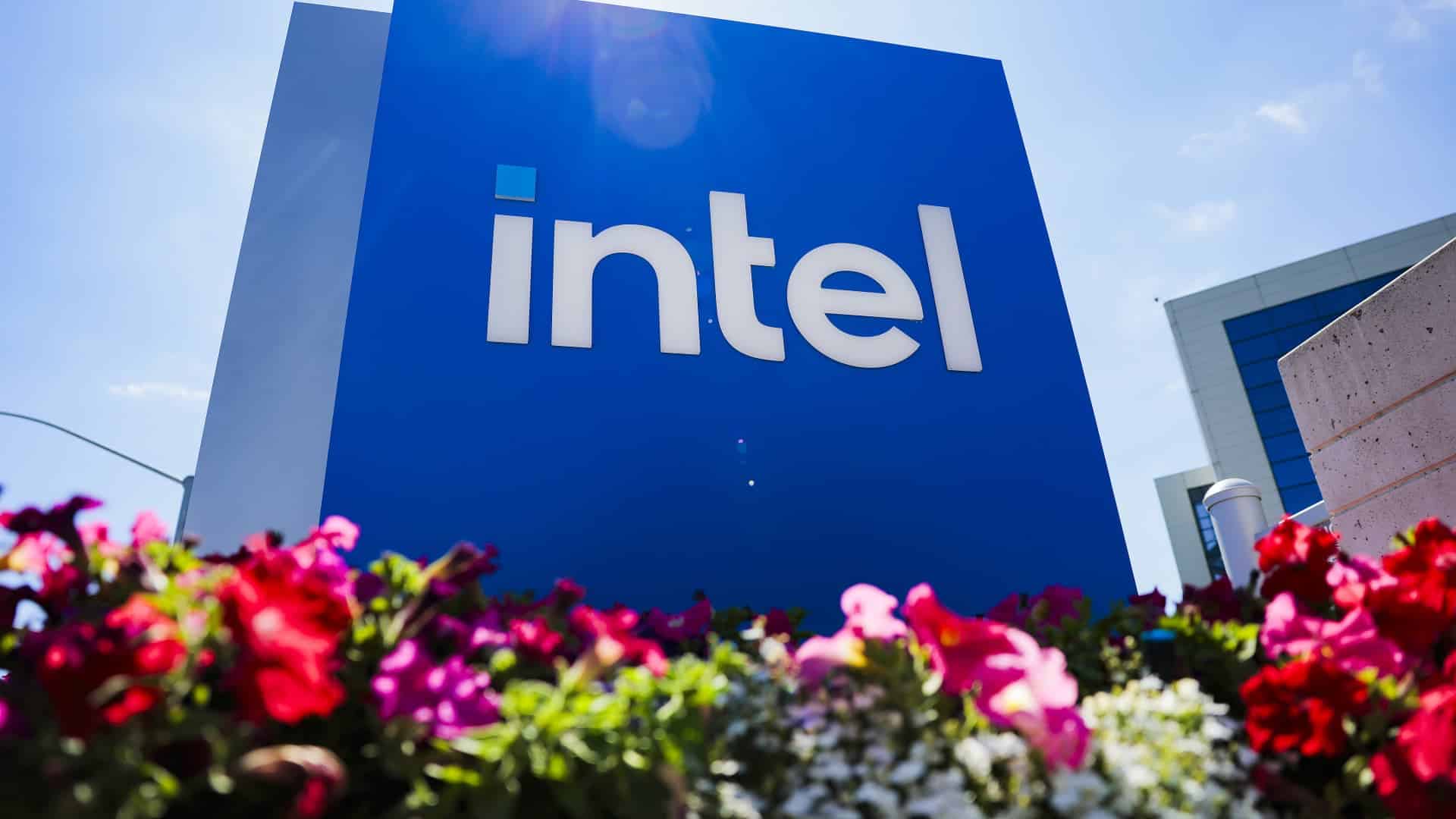 Intel Plans $15 Billion Stock Offering for AI Demand