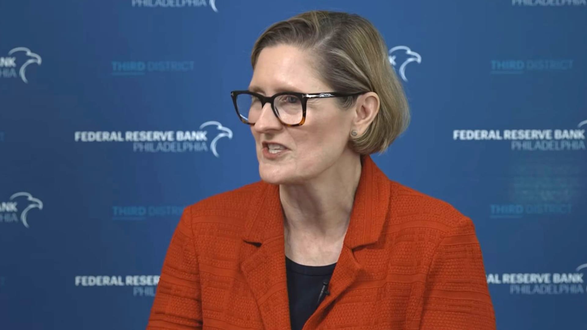 Paulson Backs Current Fed Rate Stance