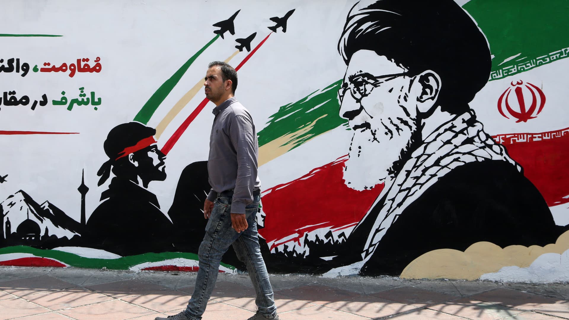 Iran Adviser Challenges Trump’s Economic Collapse Claim