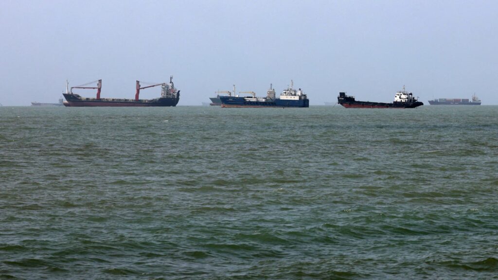 Oil Prices Rise as Hormuz Deal Doubts Deepen