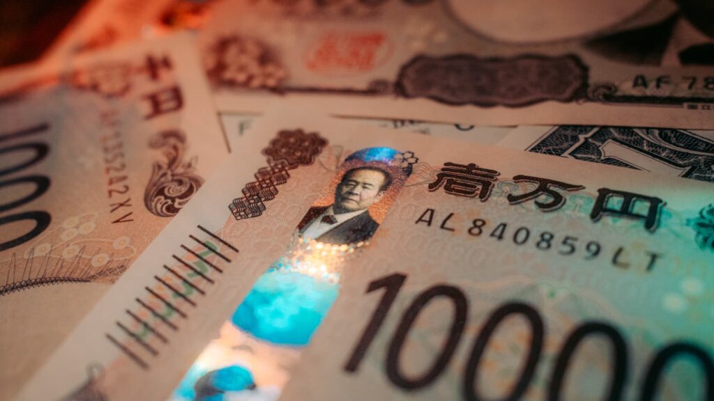 Yen Intervention Boosts Overseas Asset Buying
