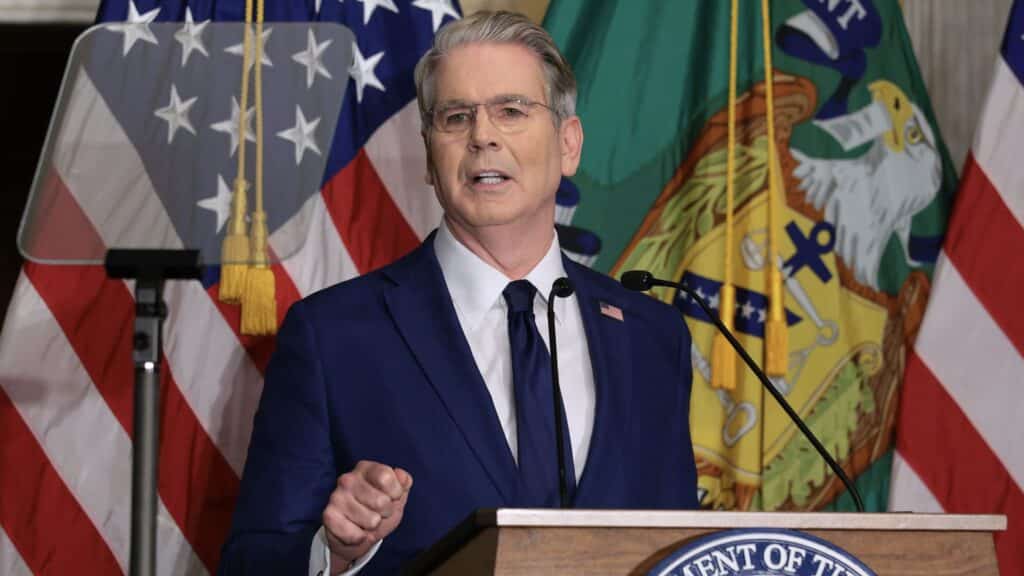 U.S. Unveils Iran Sanctions Plan, Signals China Could Face Penalties