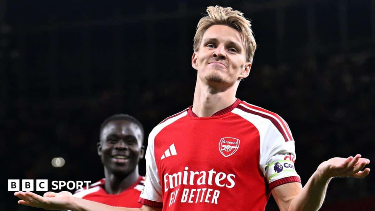 Arsenal open title defence with Coventry victory