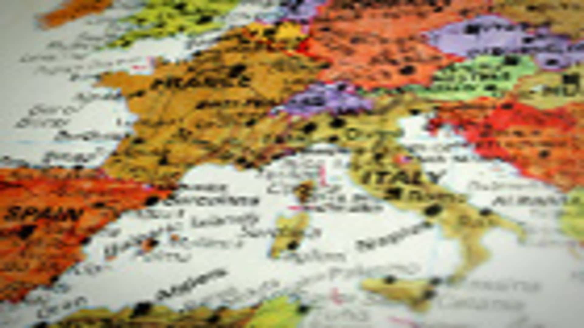 European Stocks Defy Critics as Stoxx 600 Rises