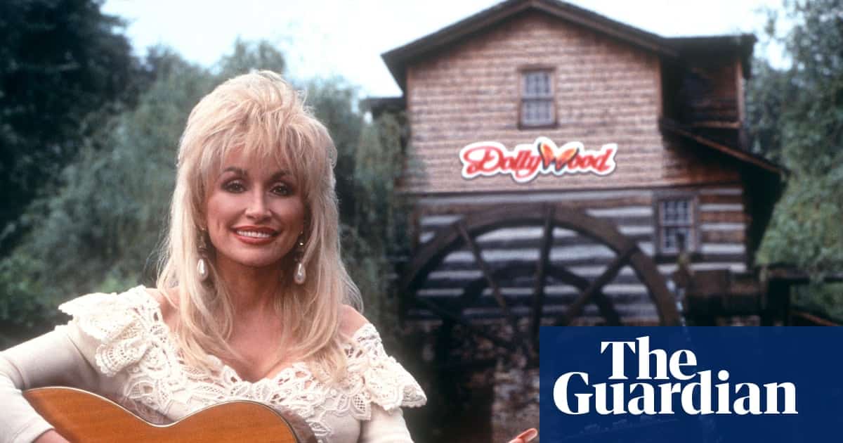 Mourners Gather at Dollywood After Dolly Parton’s Death