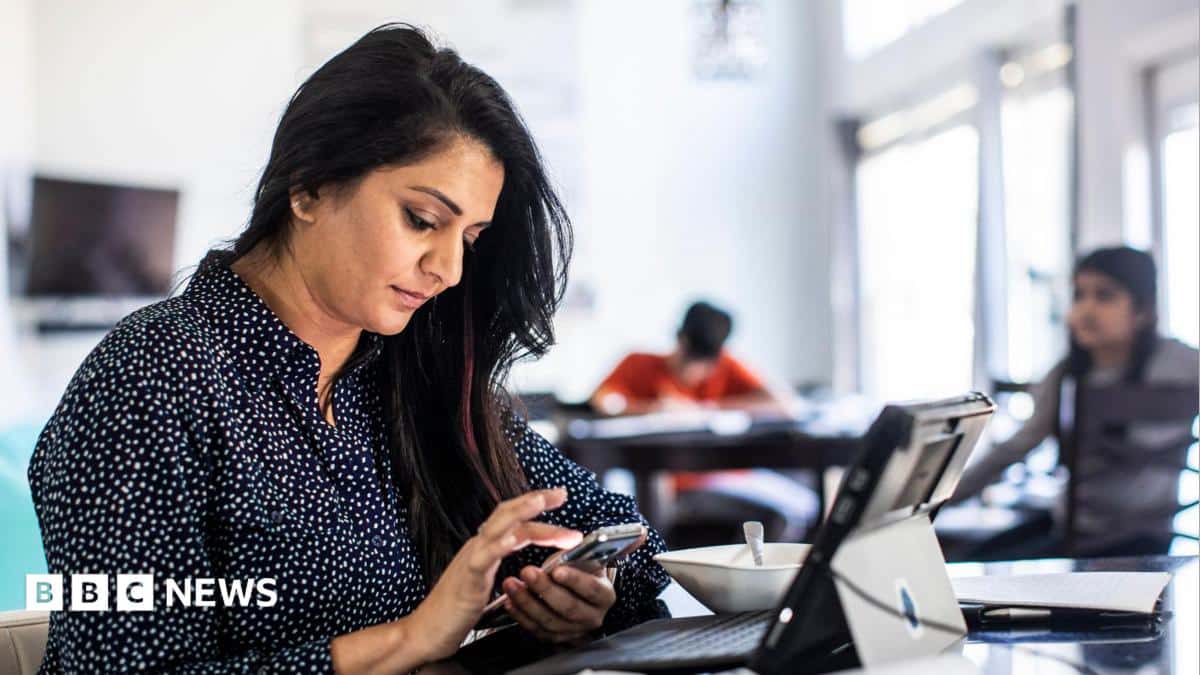 UK Vacancies Fall to Five-Year Low
