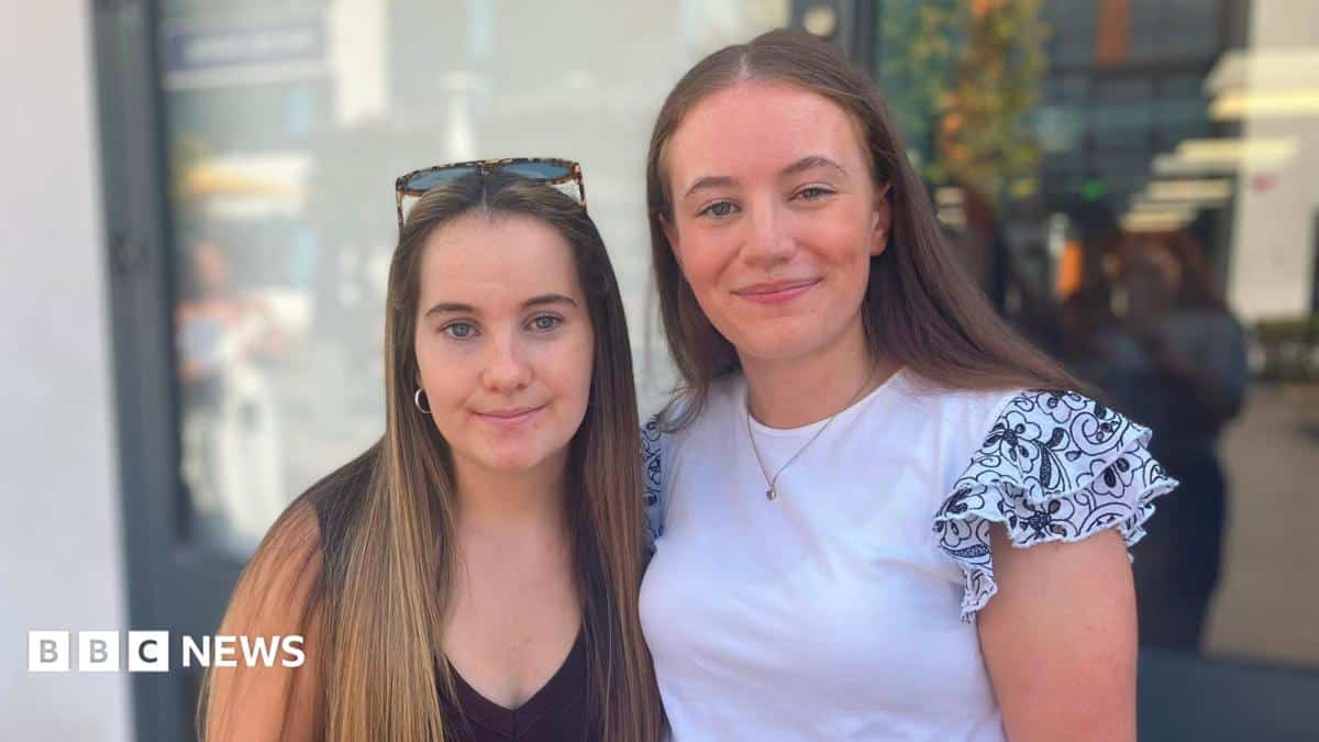 Living at home plans rise for UK university students