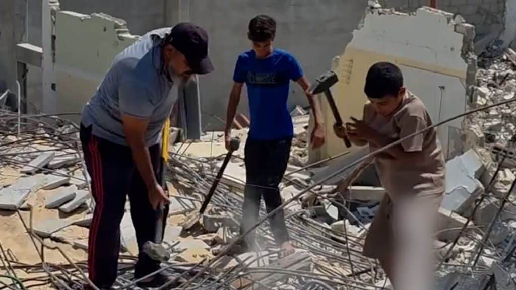 Family Clears Gaza Home Rubble by Hand