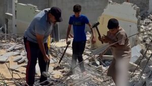 Family Clears Gaza Home Rubble by Hand