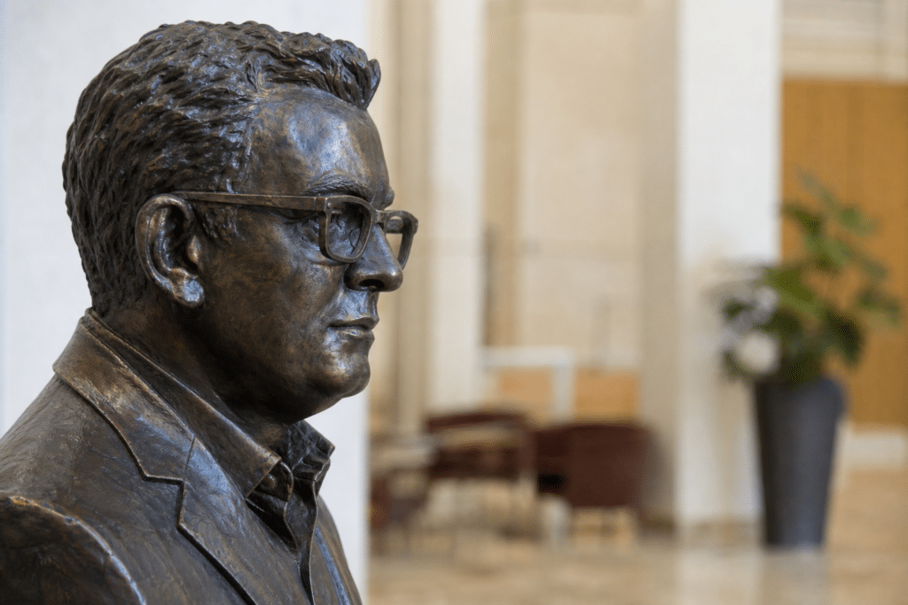 Daniel Andrews statue plan dropped for independent review
