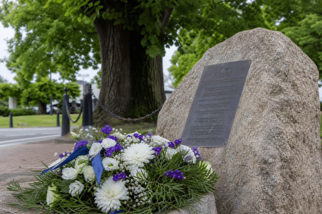 Wangaratta memorial honours officers killed in Porepunkah
