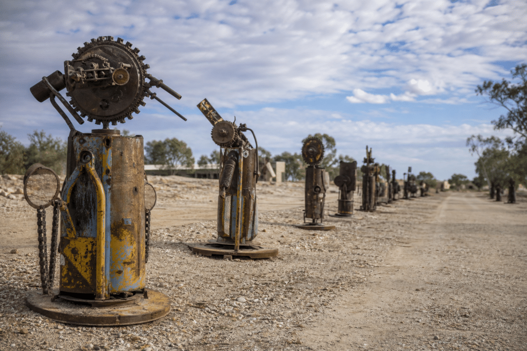 Lightning Ridge agitators become open-air street art gallery