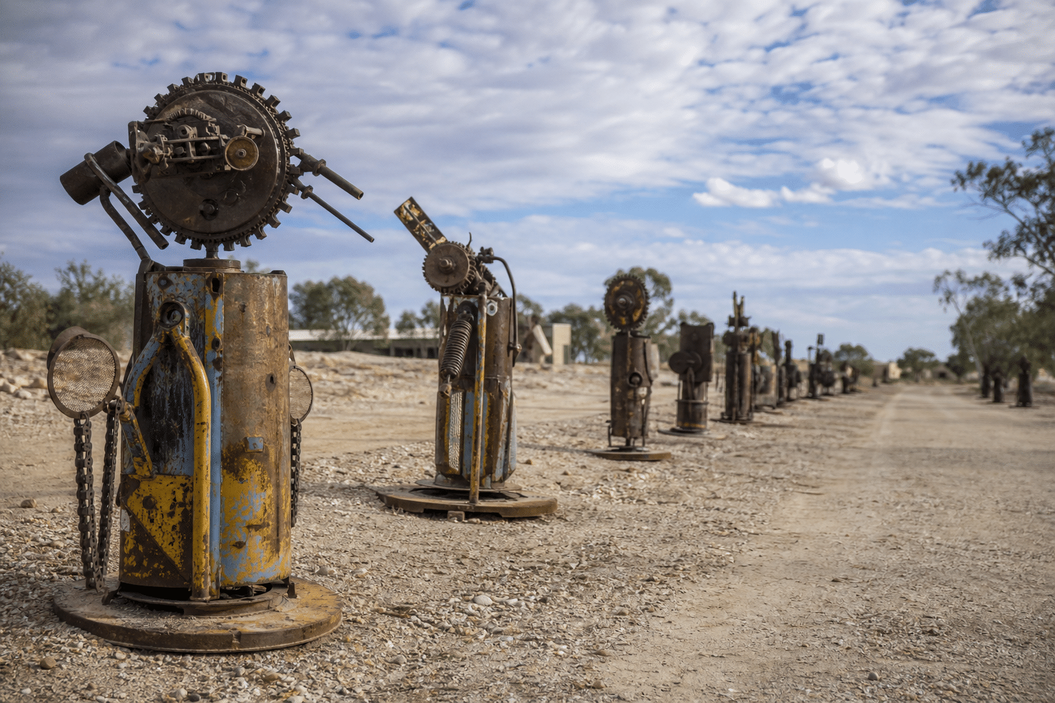 Lightning Ridge agitators become open-air street art gallery