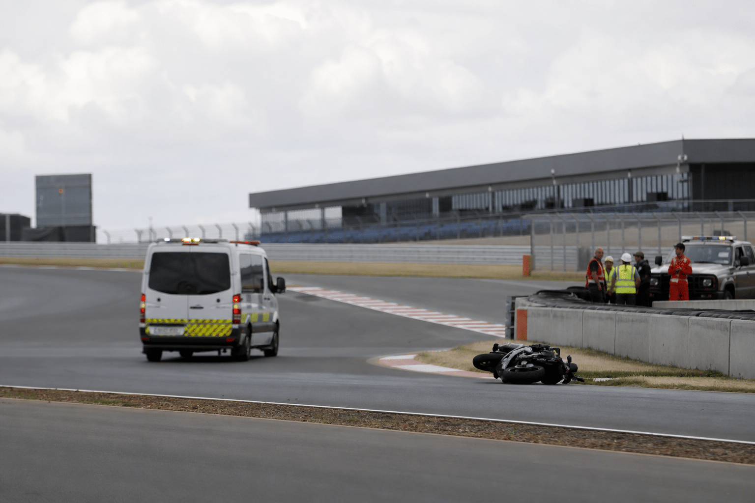 Rider dies after crash at The Bend racing event