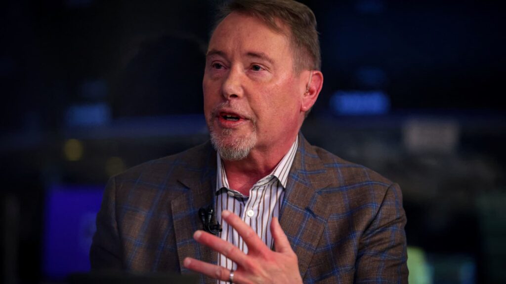 Gundlach Urges Larger Federal Reserve Rate Increase