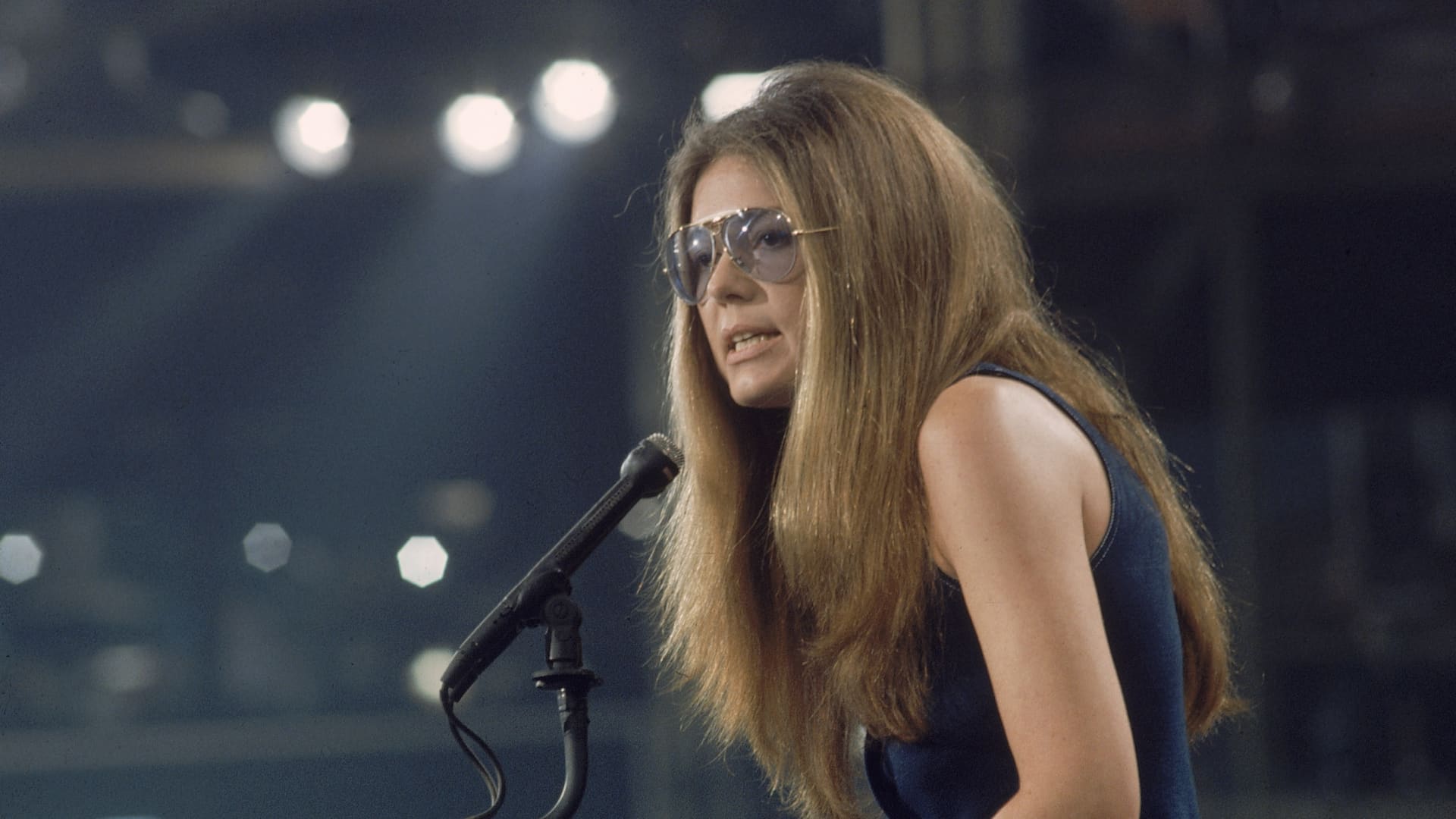 Gloria Steinem’s Technique for Defusing Loaded Questions