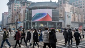 China Retail Sales Slow as Investment Decline Deepens