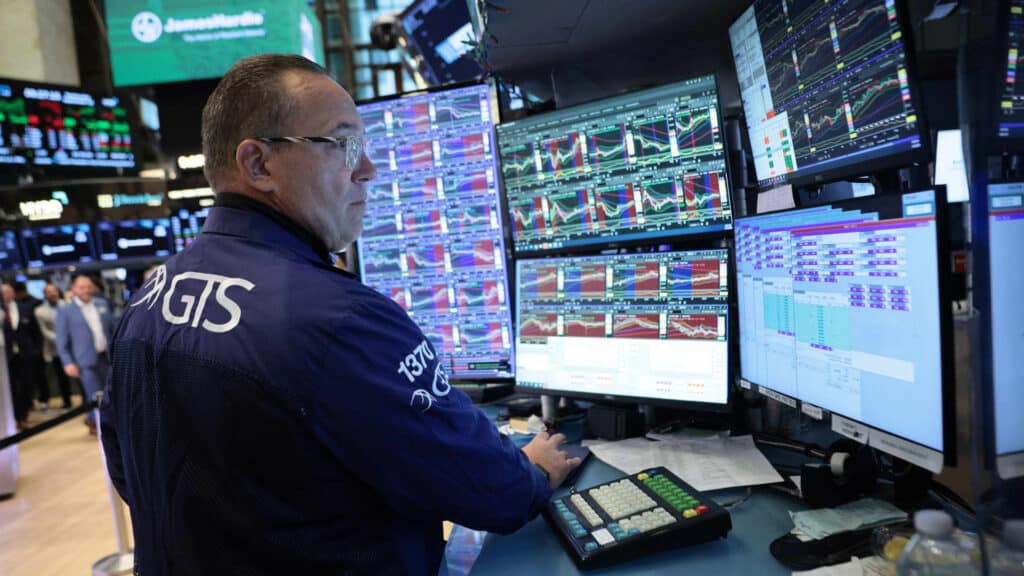 Treasury Yields Ease as Traders Await Fed Remarks
