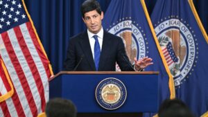 Warsh Rate Hike Revives Fed Independence Debate