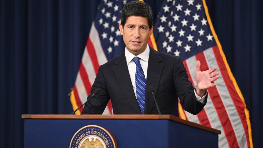 Warsh’s Fed Language Fuels Rate-Hike Debate