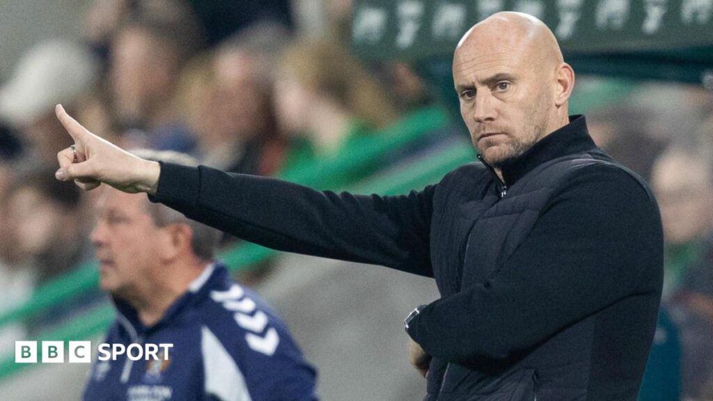 Gray vows to continue as Hibs pressure grows