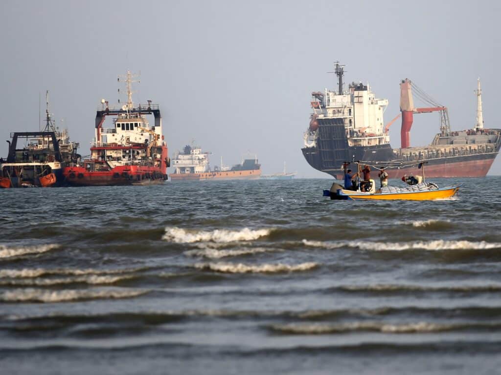 Hormuz Oil Flows Recover as Iran Faces Economic Pressure