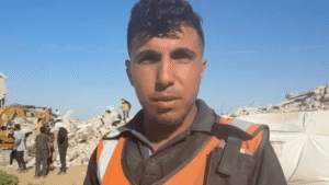 Gaza worker recovers 21 relatives from family home rubble