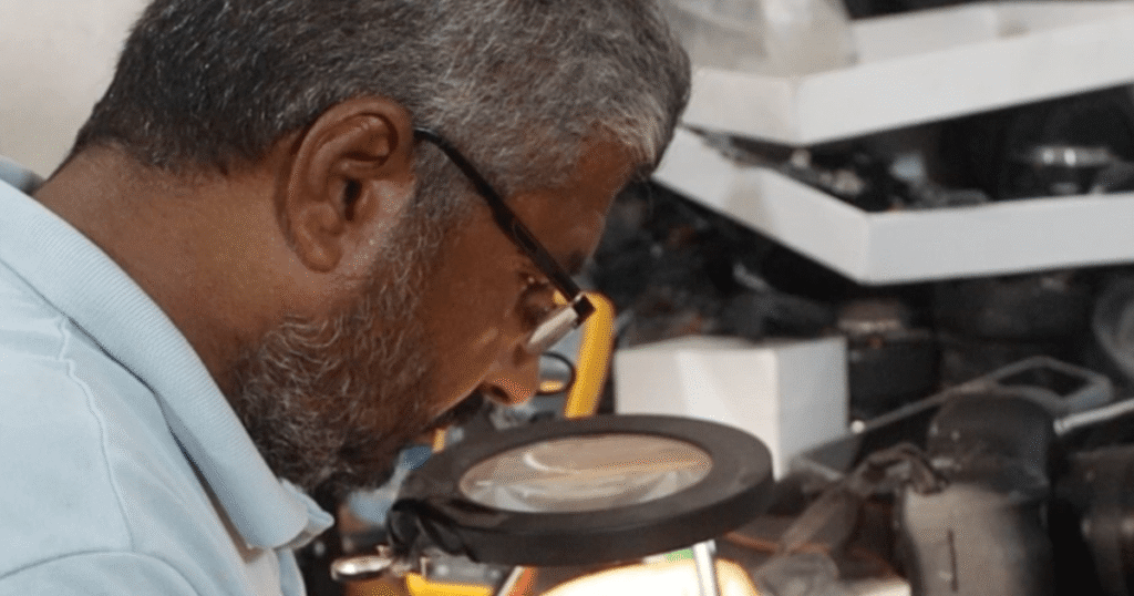 Gaza Repairman Keeps Journalists’ Cameras Working