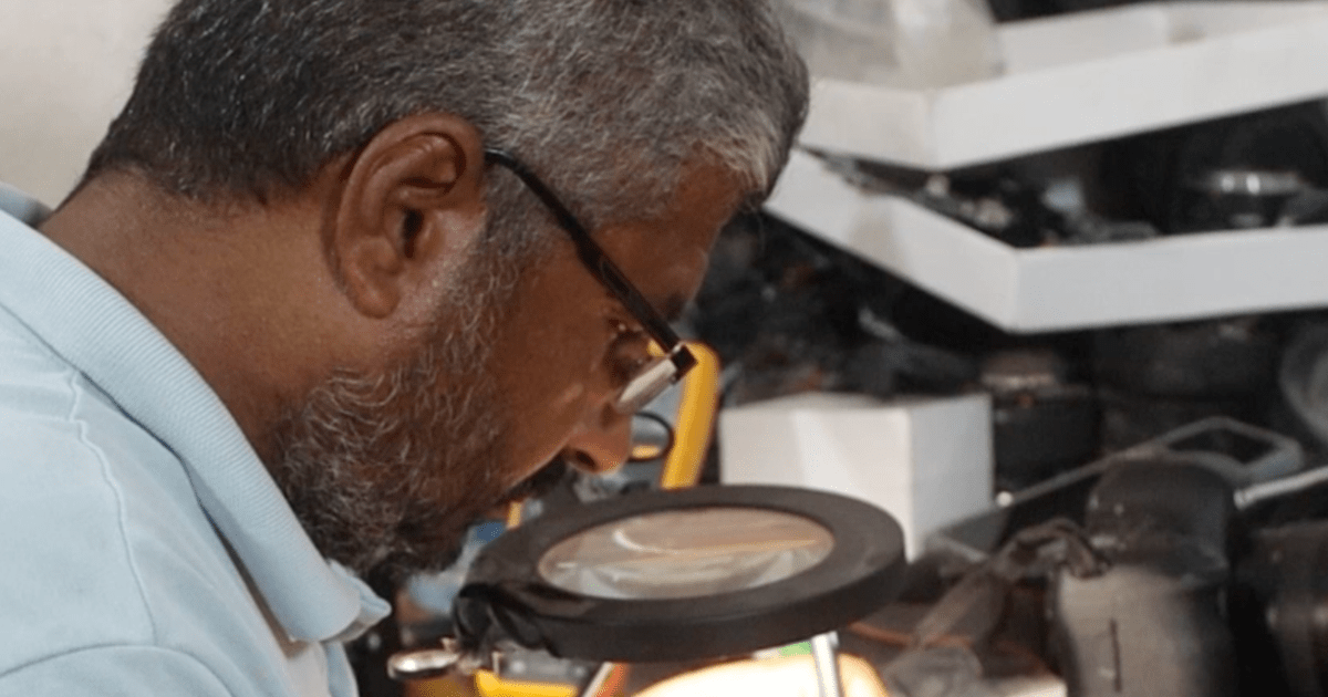 Gaza Repairman Keeps Journalists’ Cameras Working