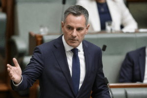 Gallagher Presses NT on Commonwealth Funding