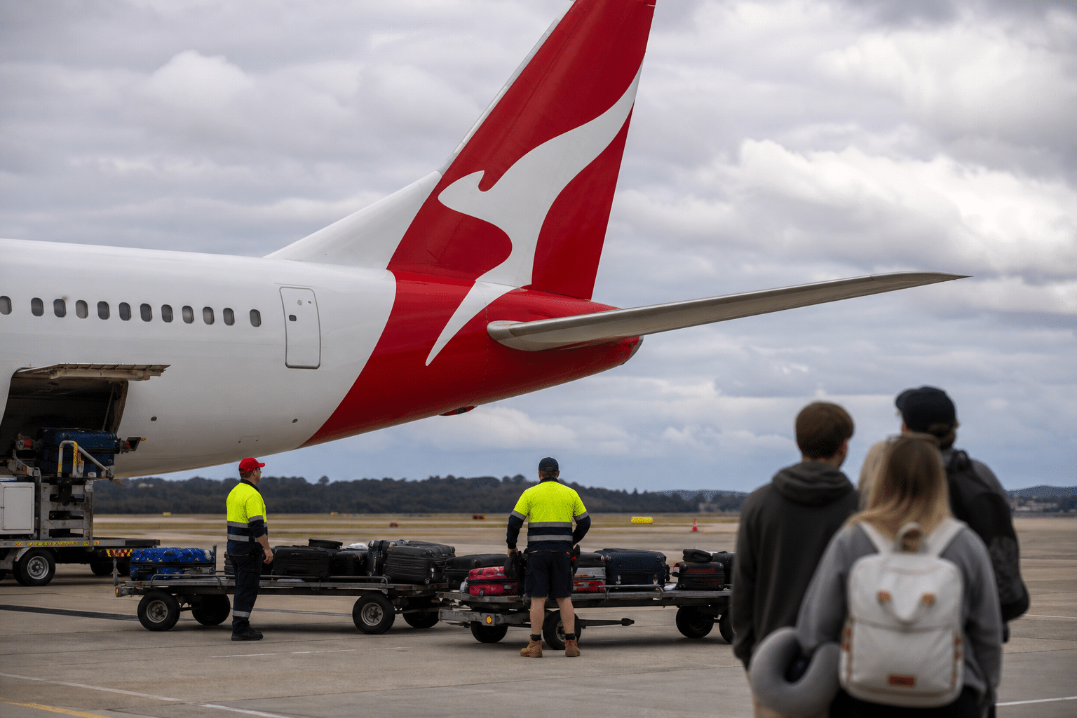 Qantas seeks to stop regional school holiday strike