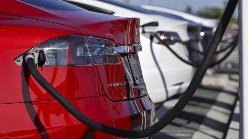 China Agrees to Halve Hybrid Car Exports to EU