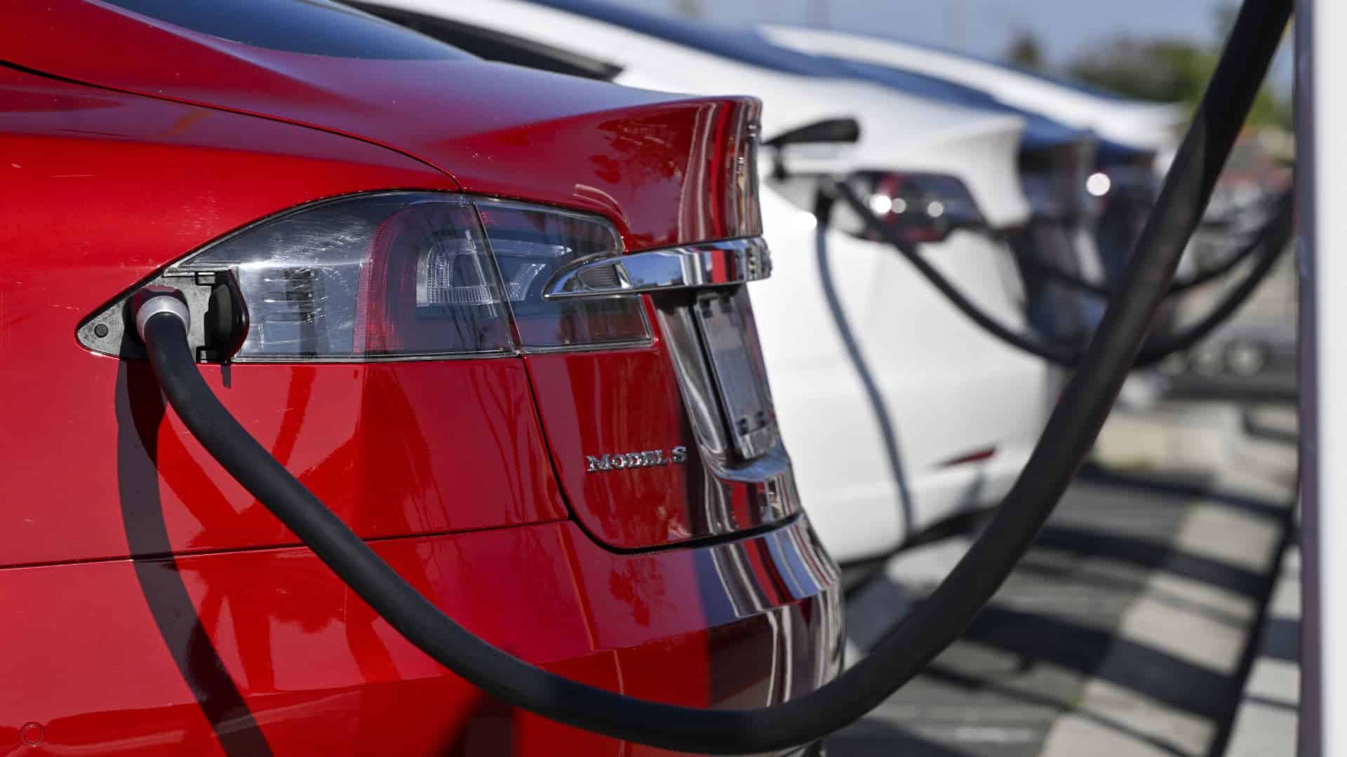 China Agrees to Halve Hybrid Car Exports to EU