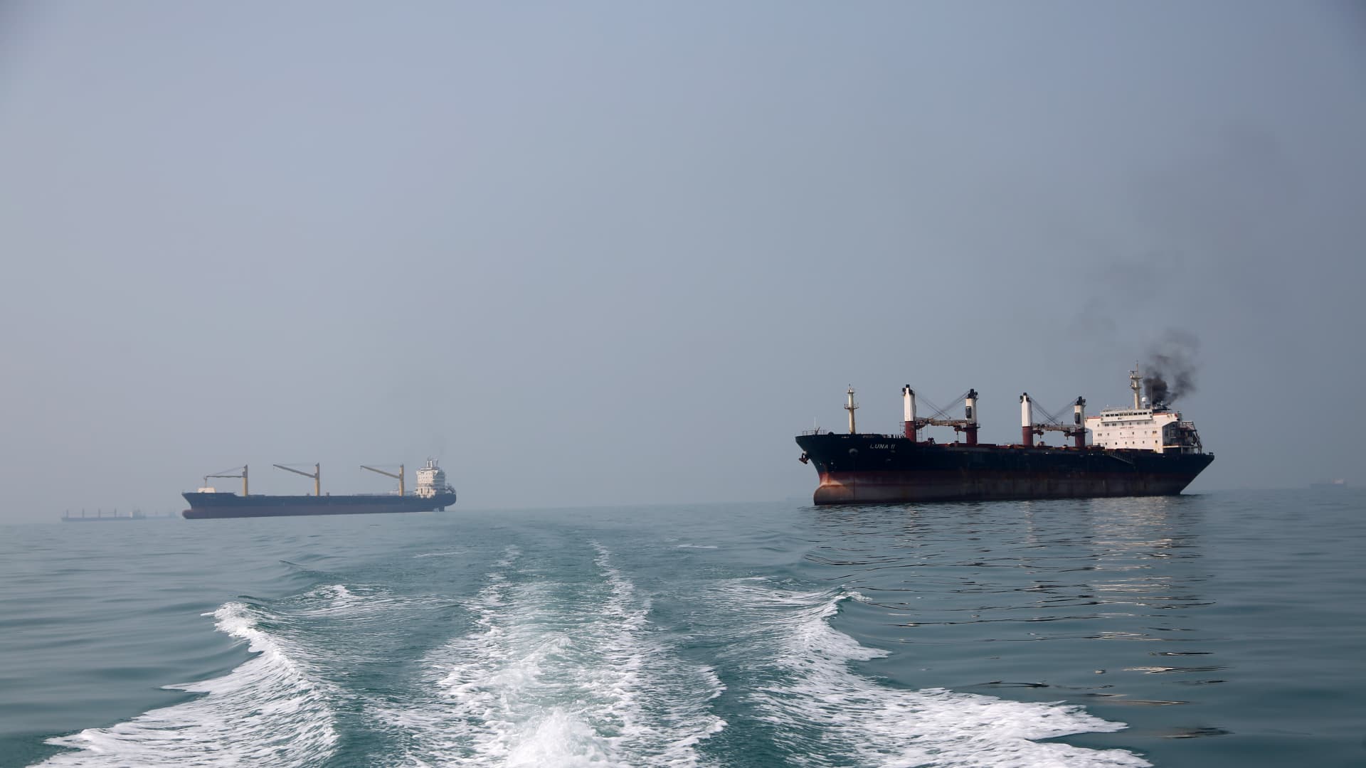 Oil Prices Rise on Middle East Supply Risks