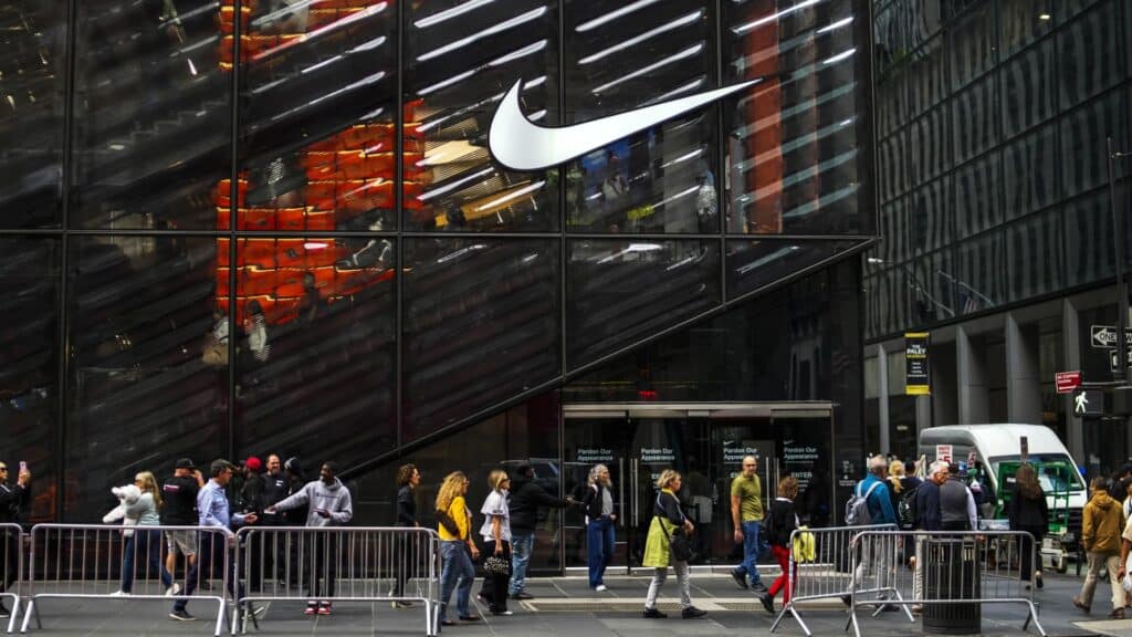 Nike Expected to Report Flat Sales Outlook