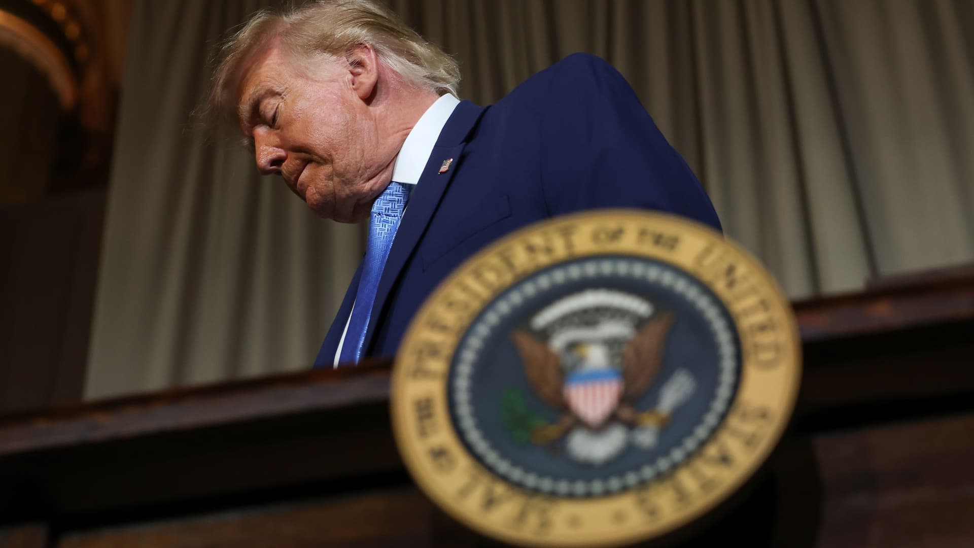 Trump Economic Approval Reaches Record Low in CNBC Survey